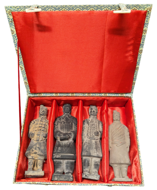 Pudełko z 4 czarnymi posągami Imperialnych Wojowników z terakoty, 15 cm