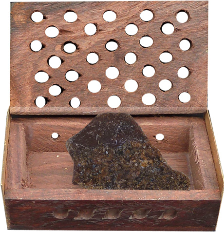 Zestaw 3 drewnianych pudełek zawierających 5g bursztynowej paczuli X3