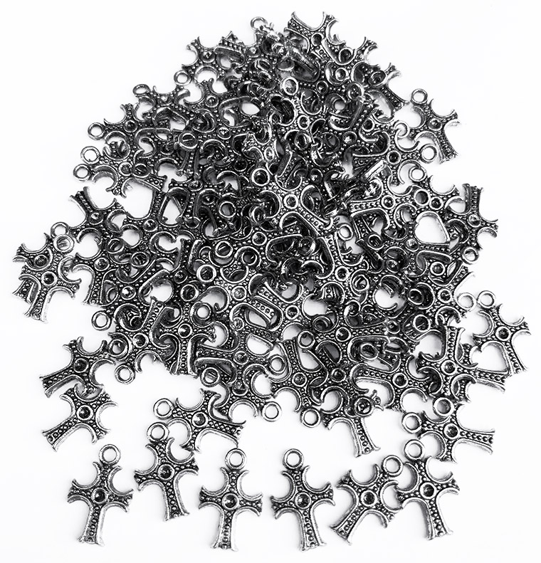 Koraliki z metalowymi krzyżykami 15mm x100