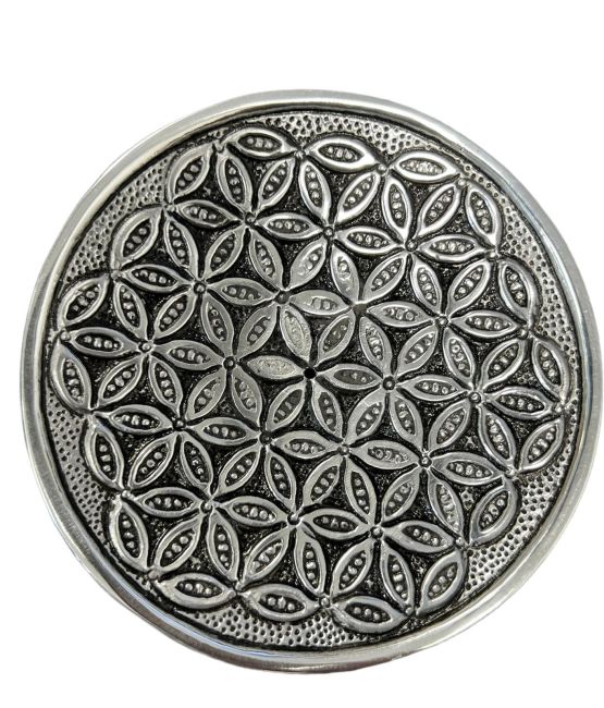 Okrągły, biały metalowy stojak na kadzidełka Kwiat życia, relief 11 cm