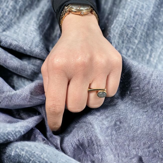 Regulowany pierścionek z brązu z kamieniami półszlachetnymi