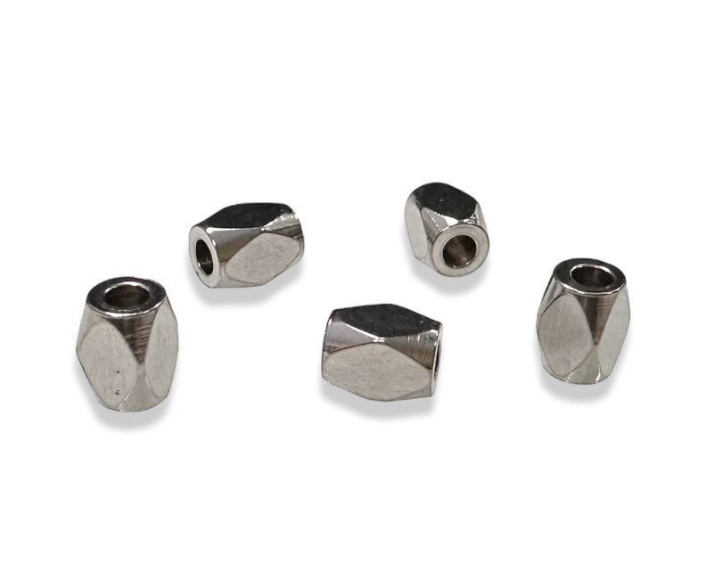 Koraliki dystansowe ze stali nierdzewnej w kolorze srebrnym w kształcie diamentu 4 mm x 50