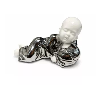 Figurka Leżącego Mnicha Buddyjskiego z Ceramiki Biało-Srebrna 18cm