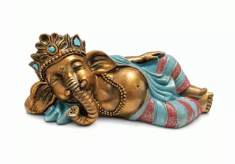 Leżąca statua Ganesha w kolorze turkusowym i złotym z żywicy 31 cm