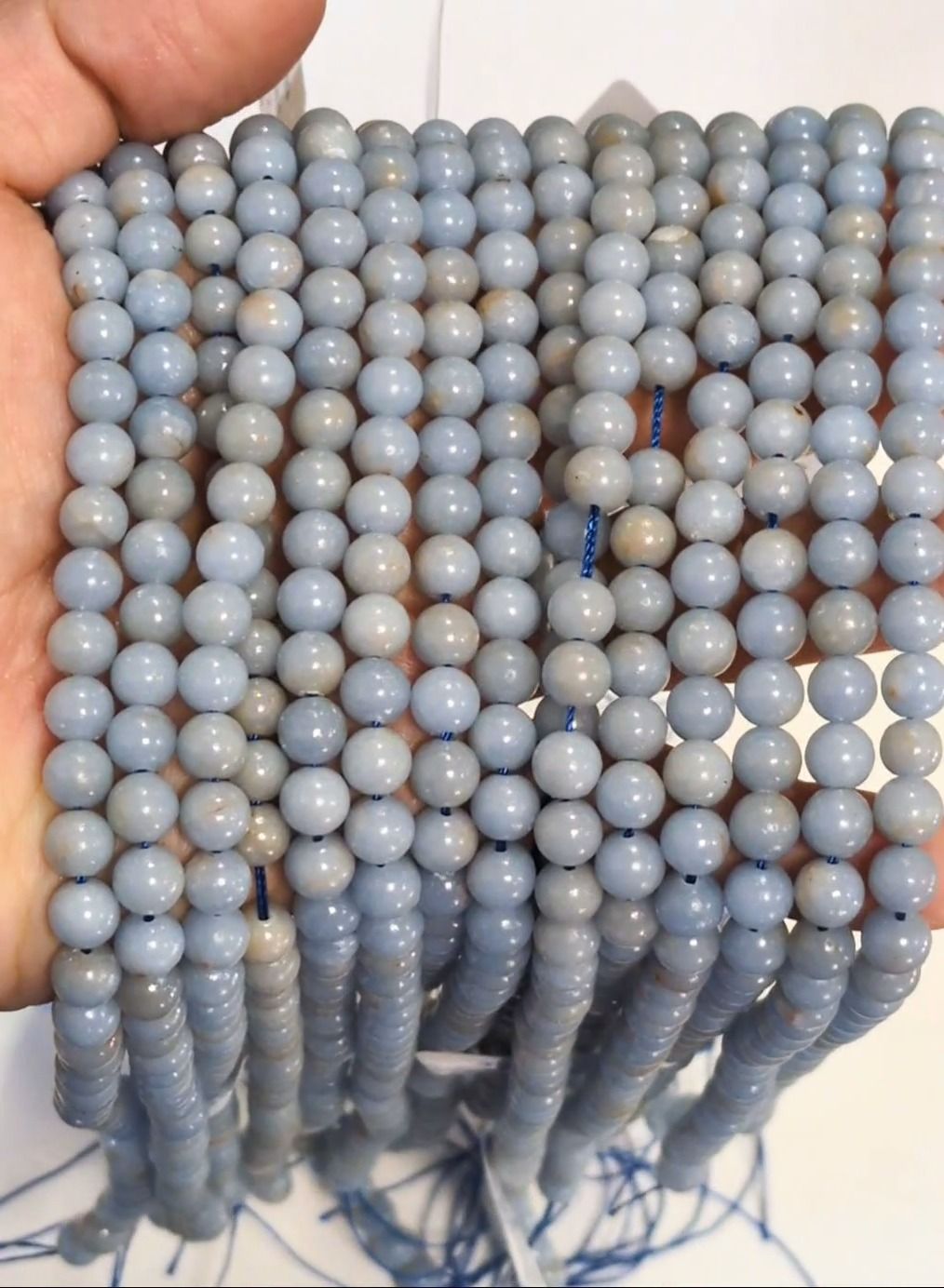 Koraliki angelitowe A 6mm na drucie 40cm