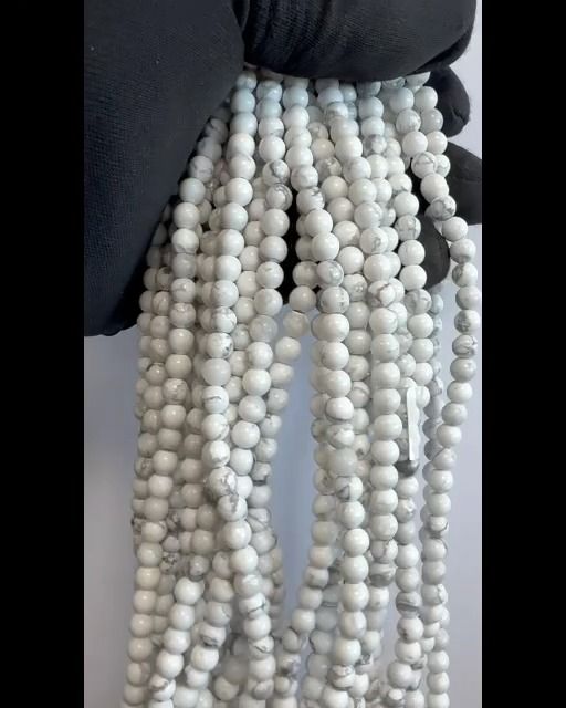 Koraliki Howlite A o średnicy 6mm na drucie 40cm