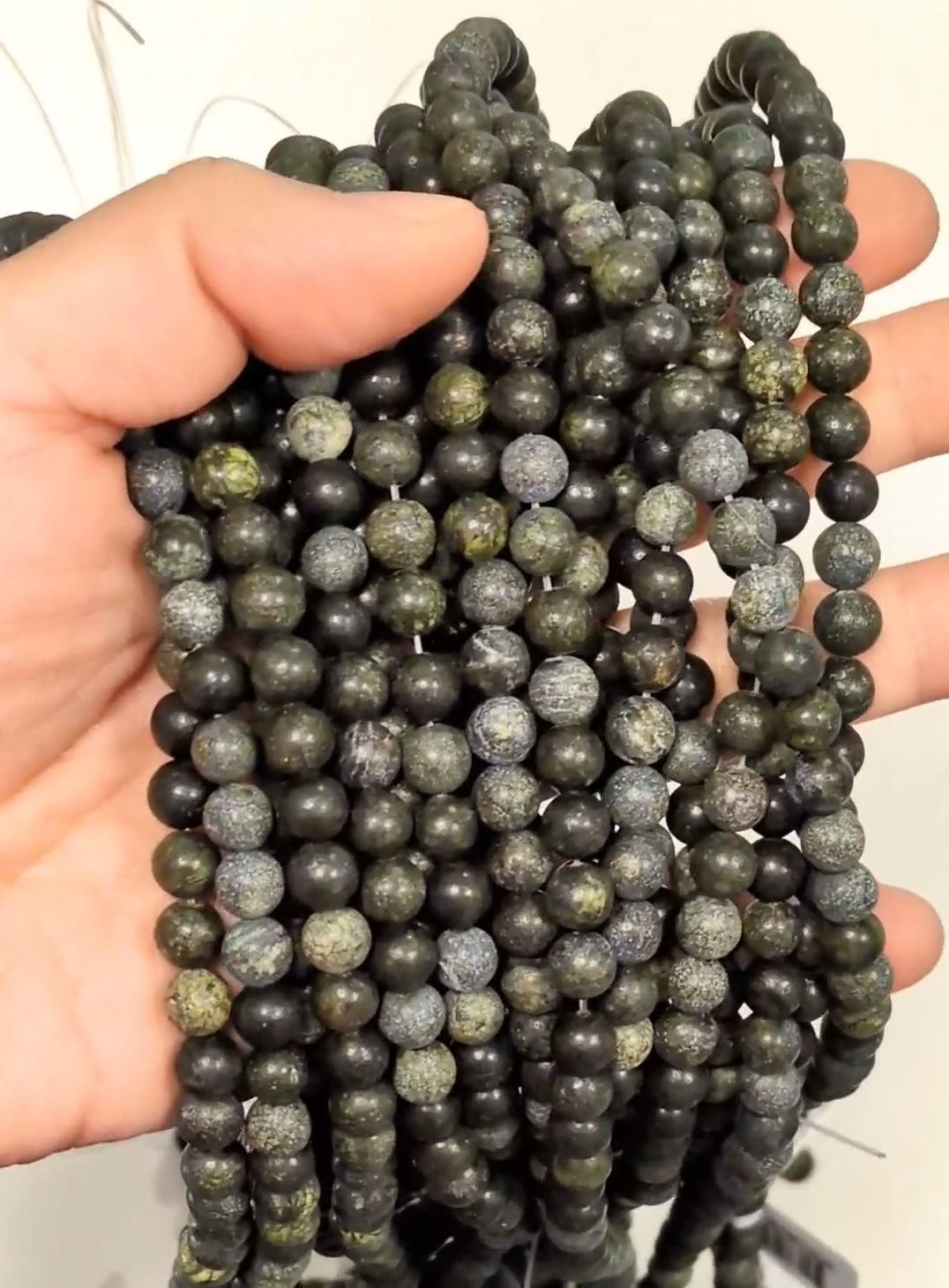 Koraliki peruwiańskie serpentynowe, 6 mm, na nitce 40 cm