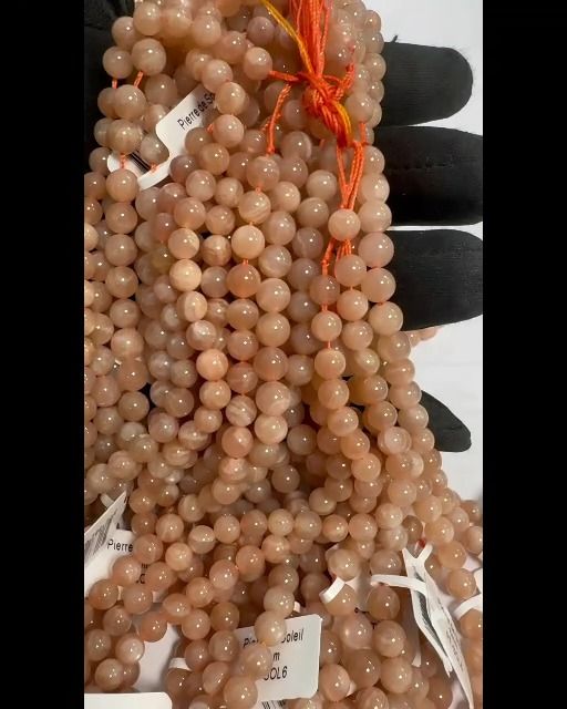 Koraliki z kamienia słonecznego o średnicy 5.5-6.5 mm na drucie o średnicy 40 cm