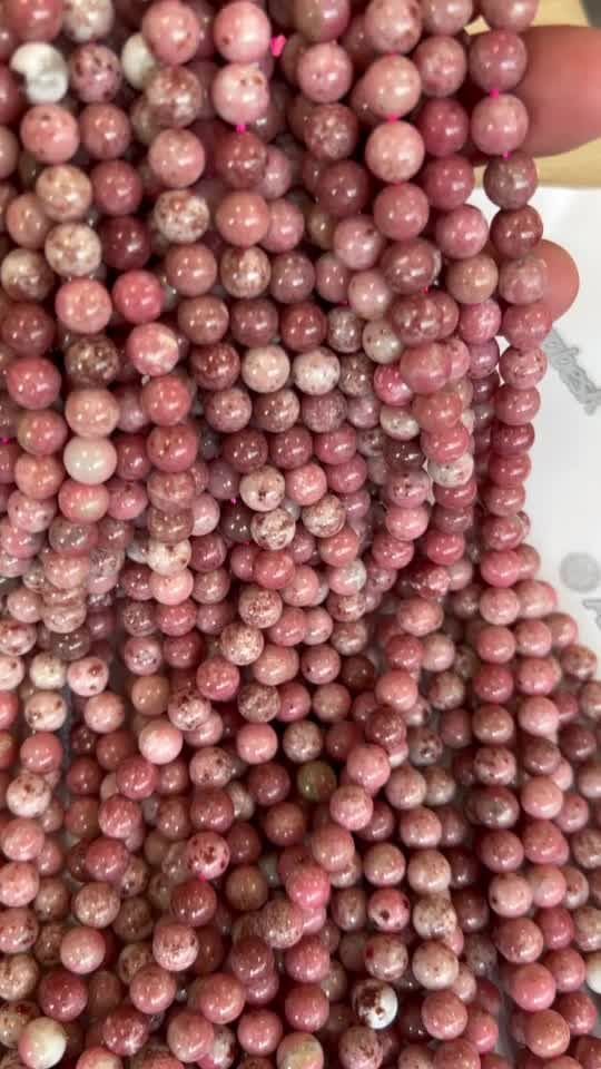 Koraliki Thulite A o średnicy 8mm na drucie 40cm