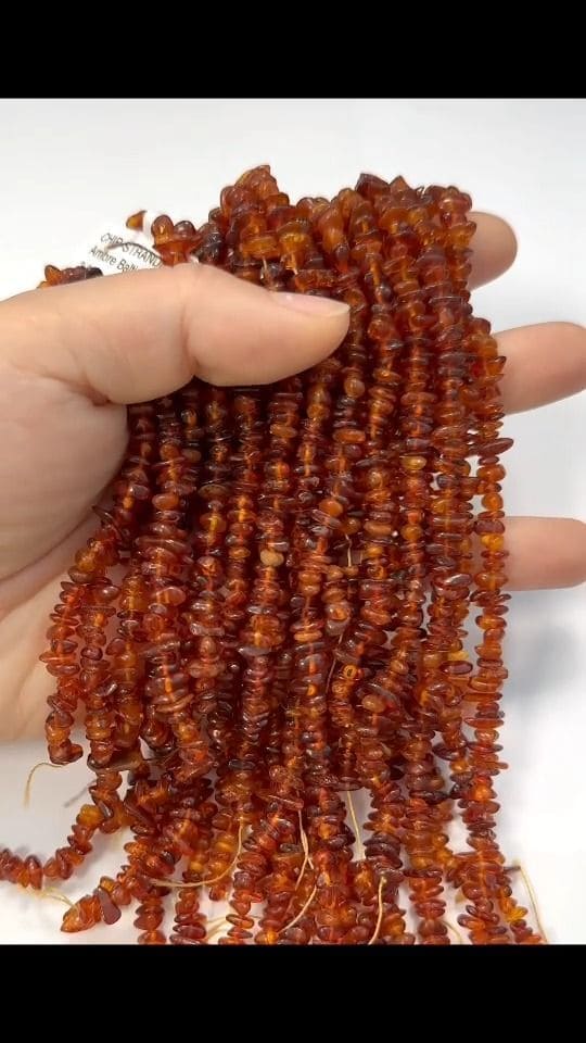 Wiórki bursztynowe 3-8mm na drucie 35cm x 2