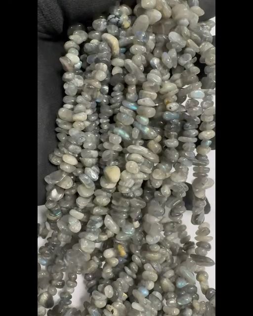Labradoryt A odłamki 3-8mm na drucie o długości 80cm